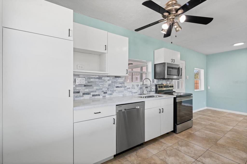 For Sale: $455,000 (2 beds, 1 baths, 1335 Square Feet)