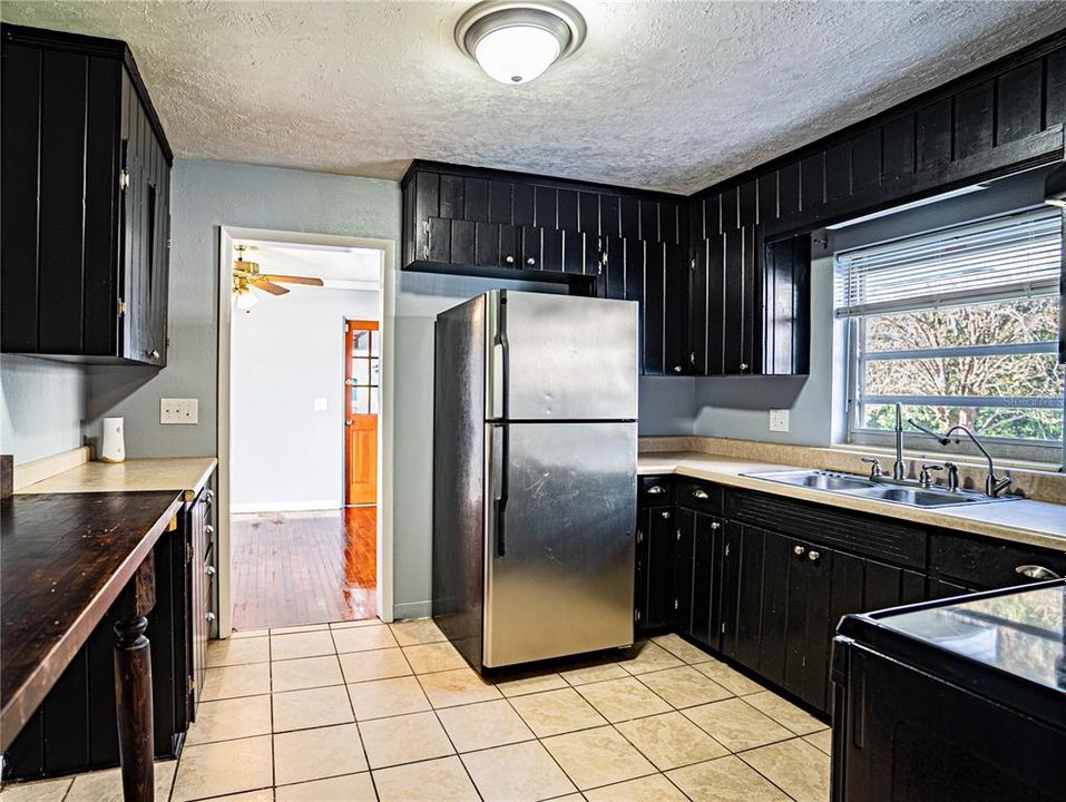 For Sale: $285,000 (3 beds, 2 baths, 1590 Square Feet)