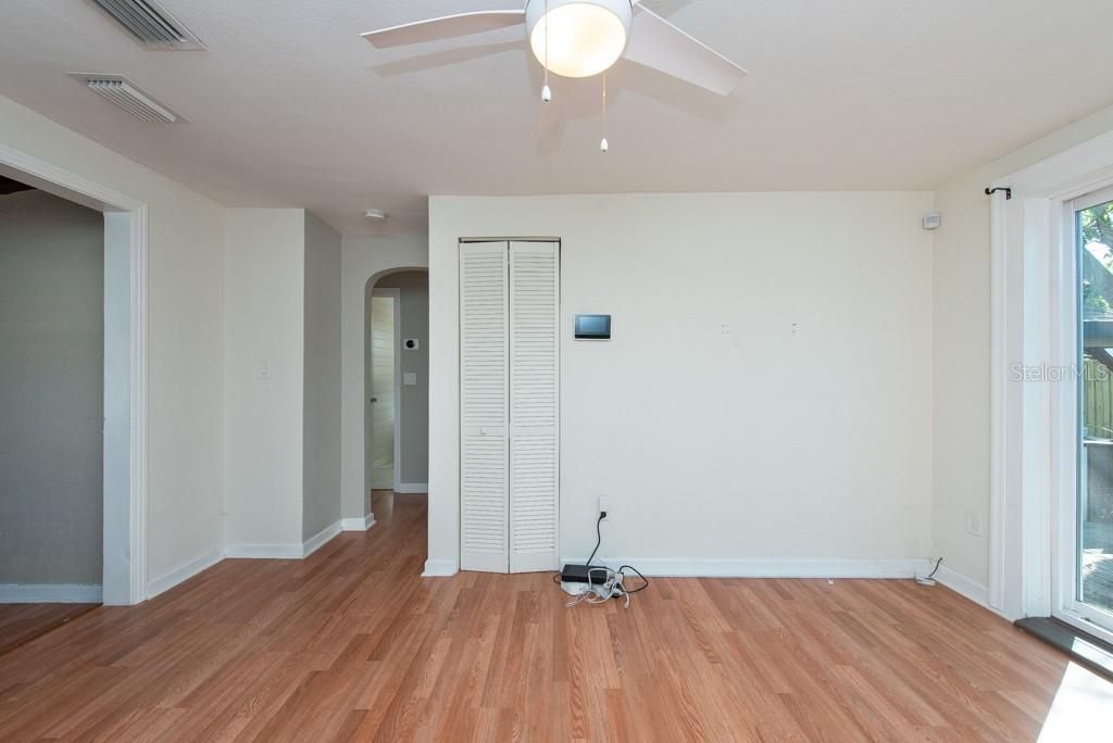 For Sale: $310,000 (2 beds, 1 baths, 806 Square Feet)