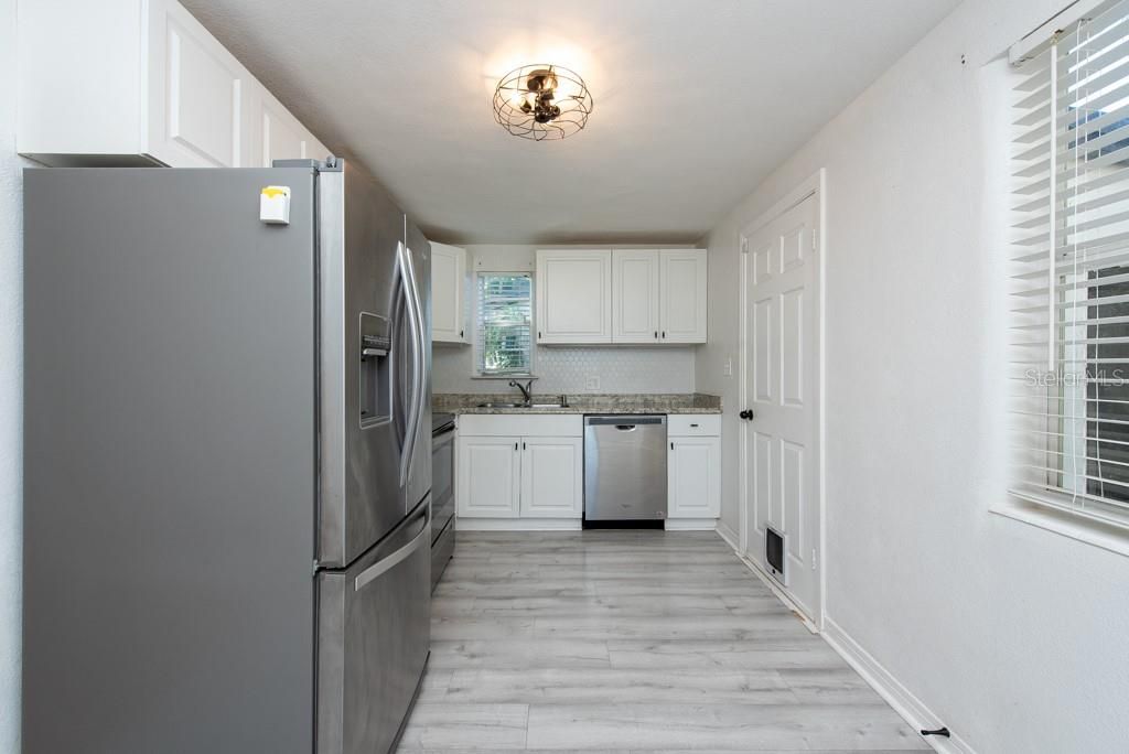 For Sale: $310,000 (2 beds, 1 baths, 806 Square Feet)