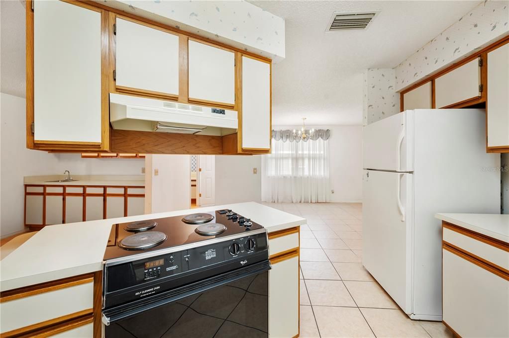 For Sale: $215,000 (2 beds, 2 baths, 1636 Square Feet)