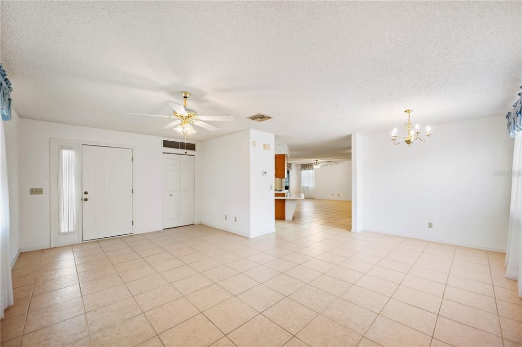 For Sale: $215,000 (2 beds, 2 baths, 1636 Square Feet)