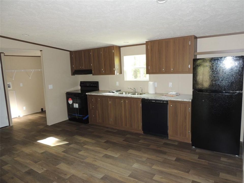 For Sale: $205,000 (3 beds, 2 baths, 1232 Square Feet)