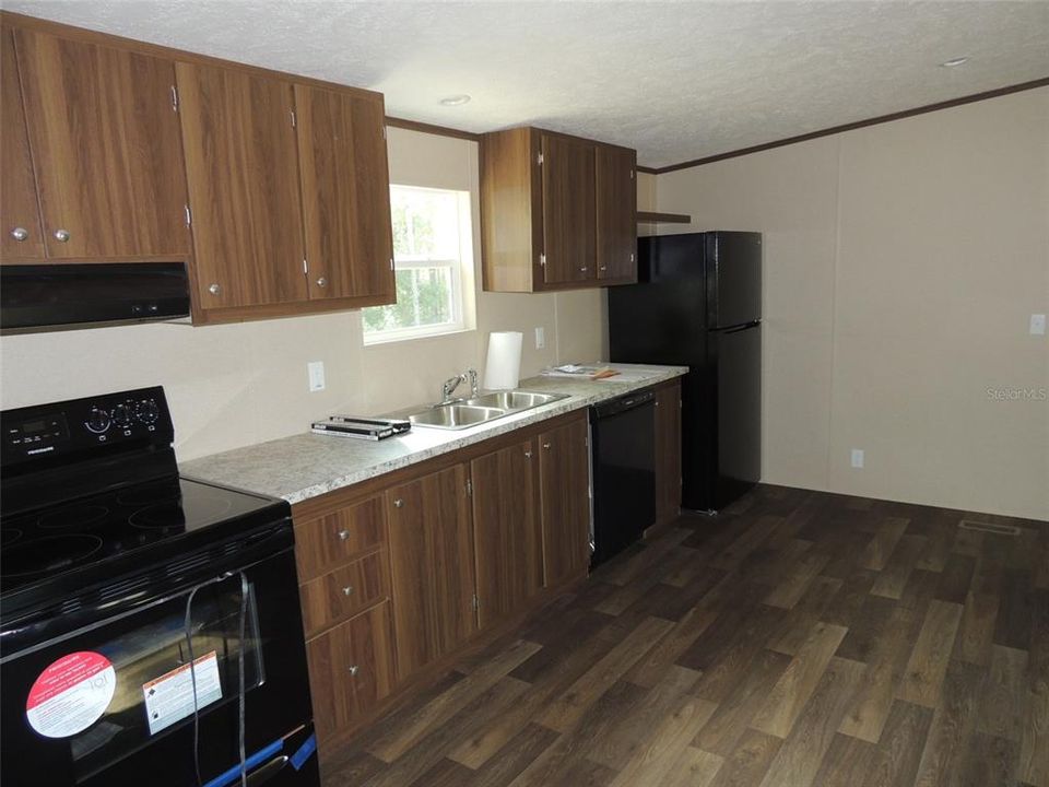 For Sale: $205,000 (3 beds, 2 baths, 1232 Square Feet)