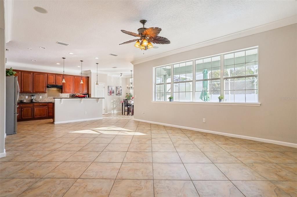 KITCHEN/FAMILY ROOM COMBO