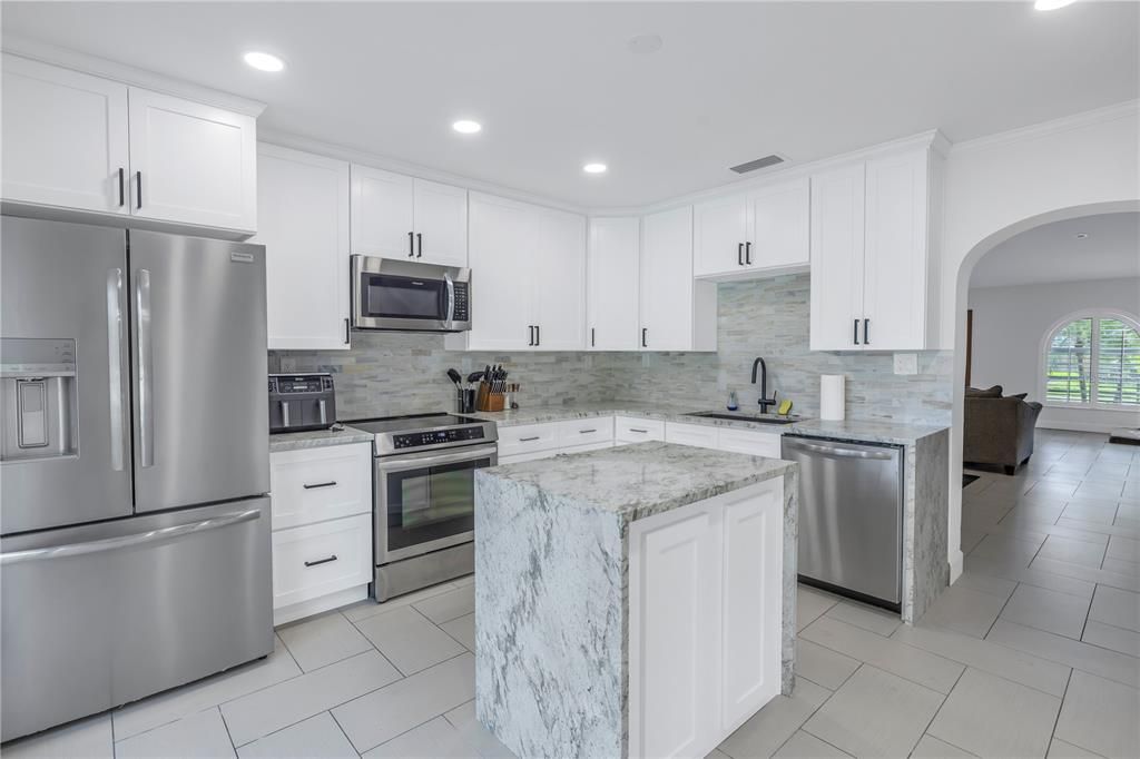 For Sale: $950,000 (4 beds, 3 baths, 2107 Square Feet)