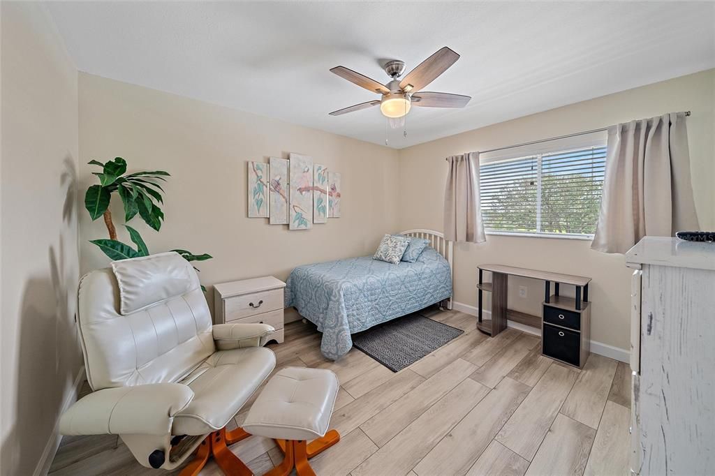 For Sale: $289,000 (2 beds, 2 baths, 948 Square Feet)