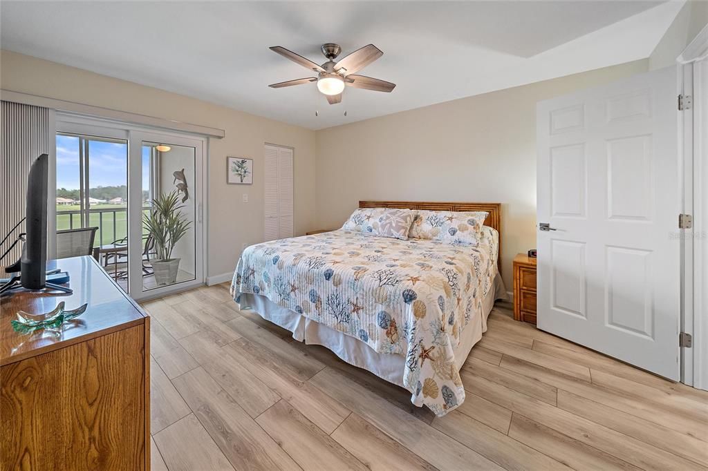 For Sale: $289,000 (2 beds, 2 baths, 948 Square Feet)