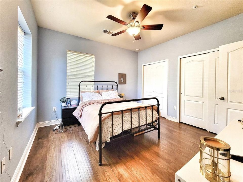 For Sale: $249,900 (2 beds, 3 baths, 1161 Square Feet)