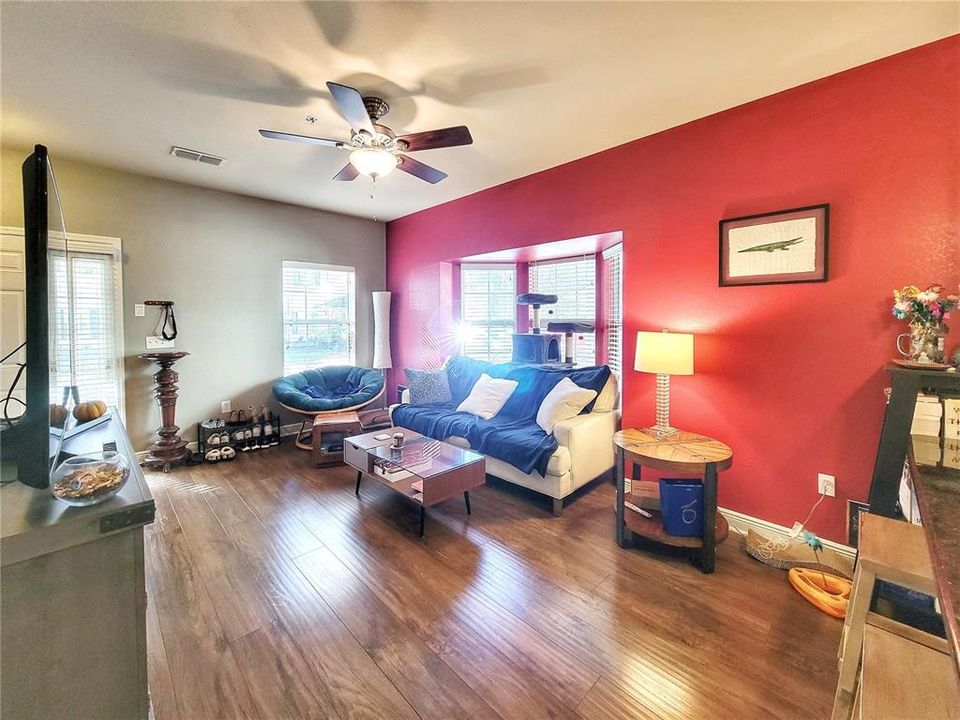 For Sale: $249,900 (2 beds, 3 baths, 1161 Square Feet)