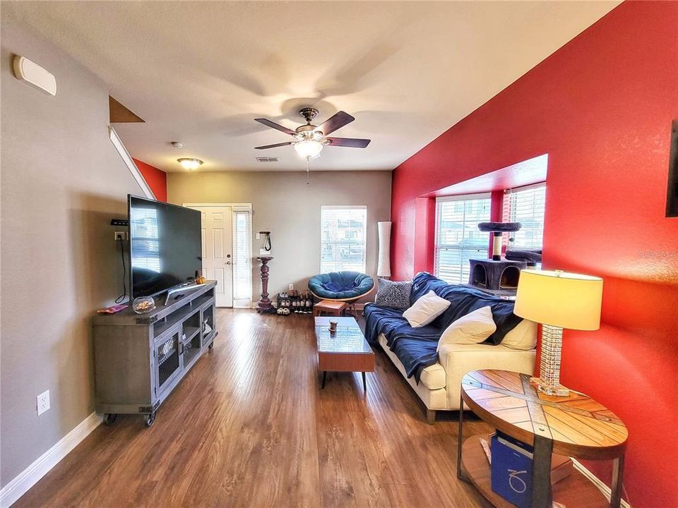 For Sale: $249,900 (2 beds, 3 baths, 1161 Square Feet)