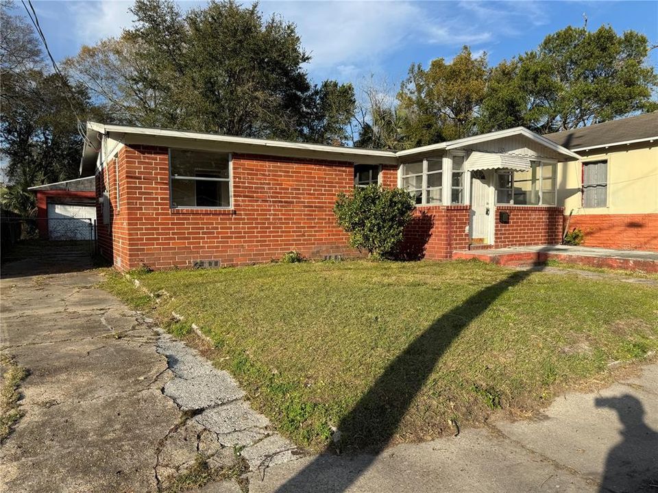 For Sale: $125,000 (3 beds, 1 baths, 936 Square Feet)