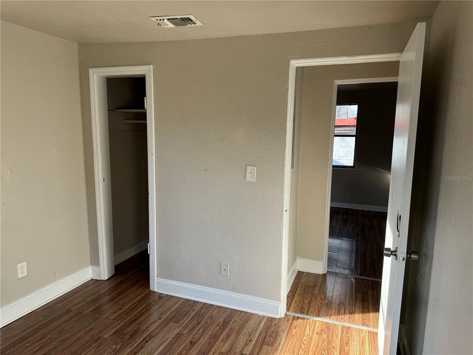 For Sale: $125,000 (3 beds, 1 baths, 936 Square Feet)