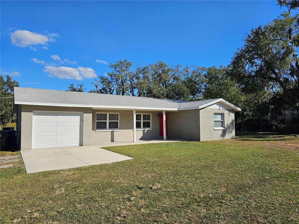 Welcome to this cute 3 bed/ 2 bath and 1 car garage Home!