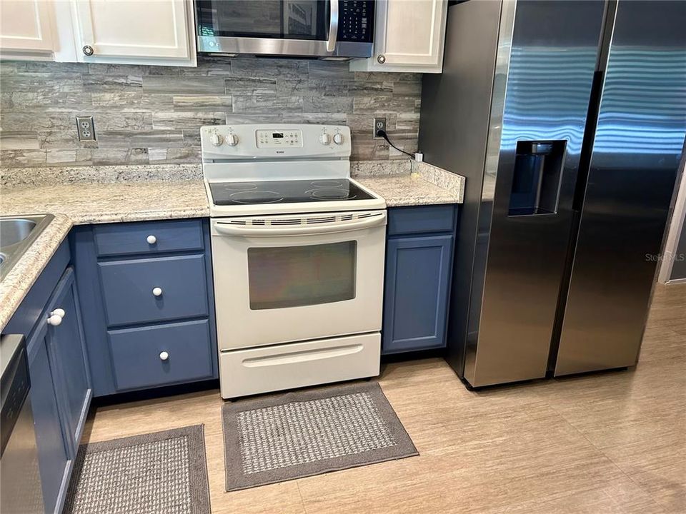 24519 Pearl Kitchen 1