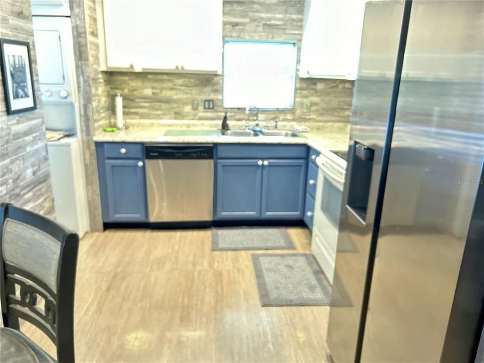 24519 Pearl Kitchen 2