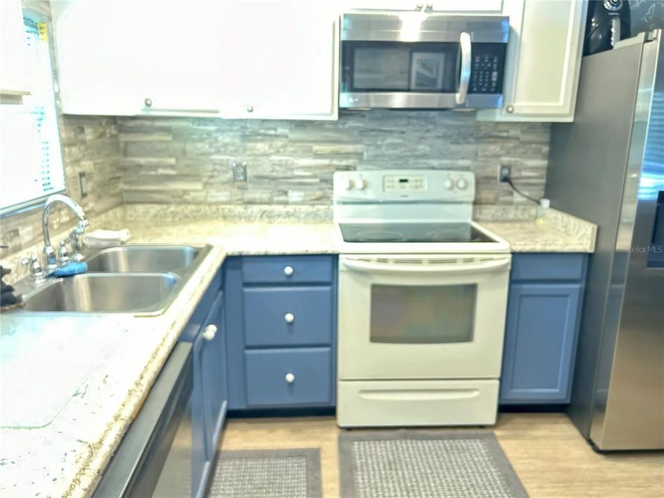 24519 Pearl Kitchen 3