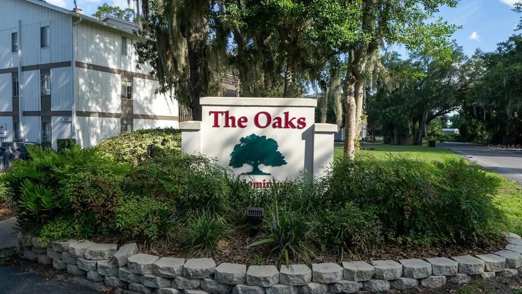 The Oaks Entrance