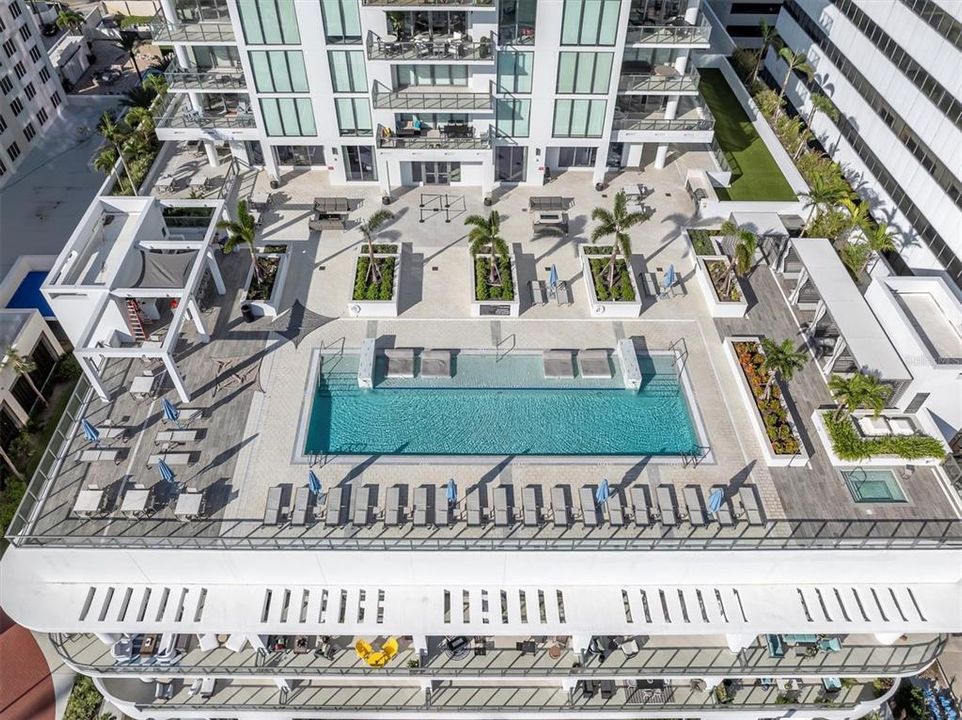 Roof top pool