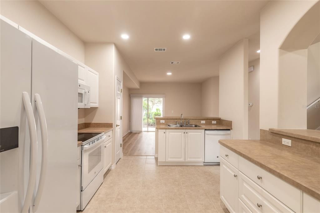 For Sale: $334,900 (2 beds, 2 baths, 1862 Square Feet)