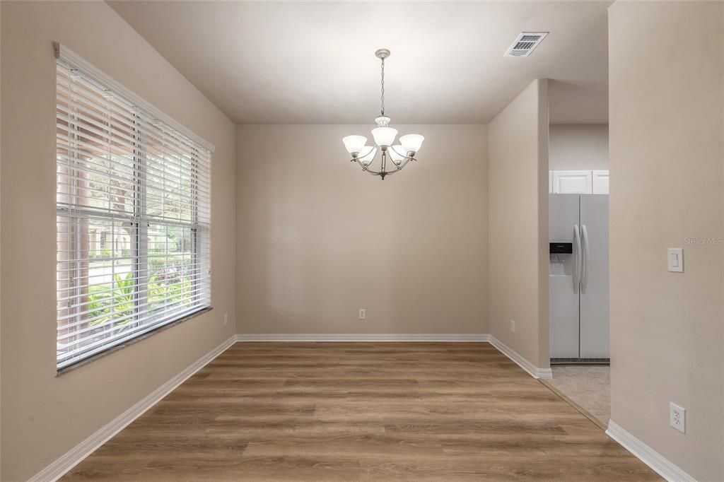 For Sale: $334,900 (2 beds, 2 baths, 1862 Square Feet)