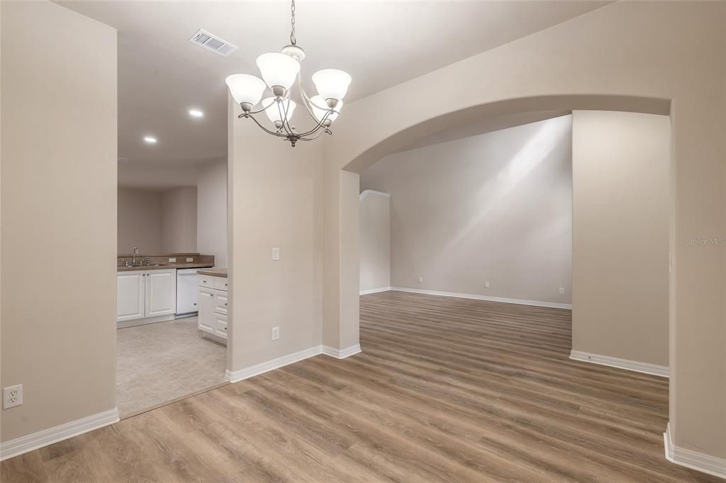 For Sale: $334,900 (2 beds, 2 baths, 1862 Square Feet)