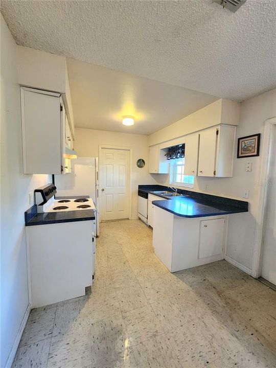 For Sale: $246,000 (3 beds, 2 baths, 1088 Square Feet)