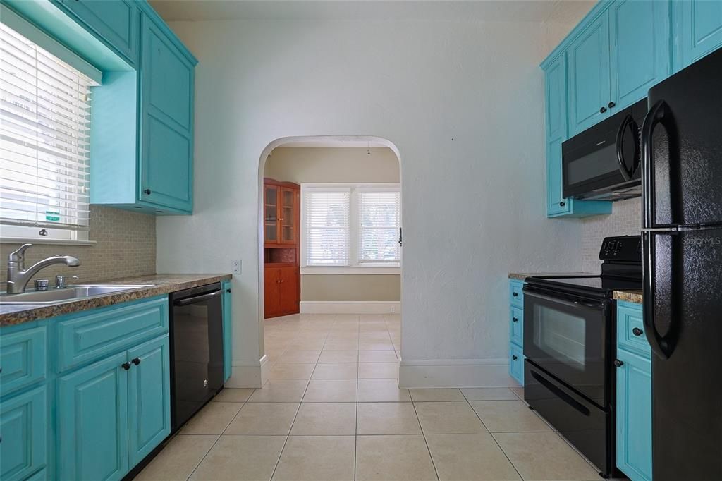 For Rent: $2,300 (2 beds, 2 baths, 1128 Square Feet)