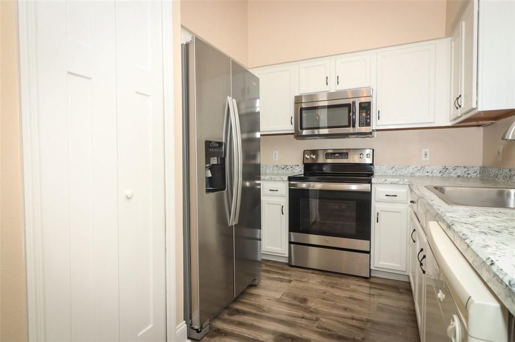 For Sale: $425,000 (4 beds, 2 baths, 1536 Square Feet)