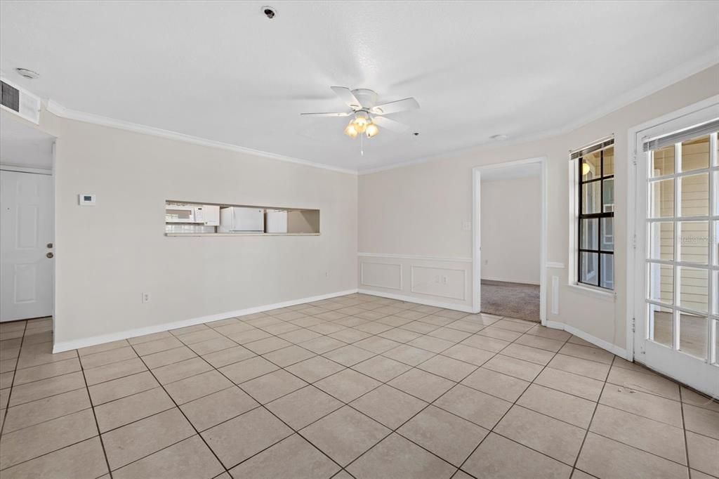 For Sale: $285,000 (2 beds, 2 baths, 894 Square Feet)