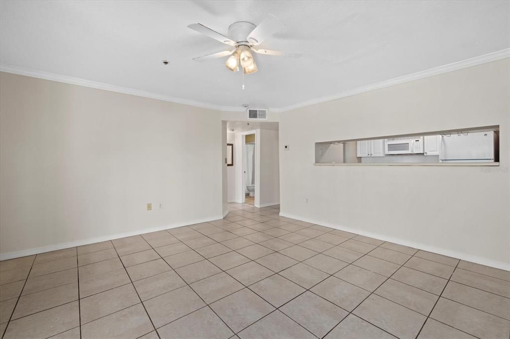 For Sale: $285,000 (2 beds, 2 baths, 894 Square Feet)