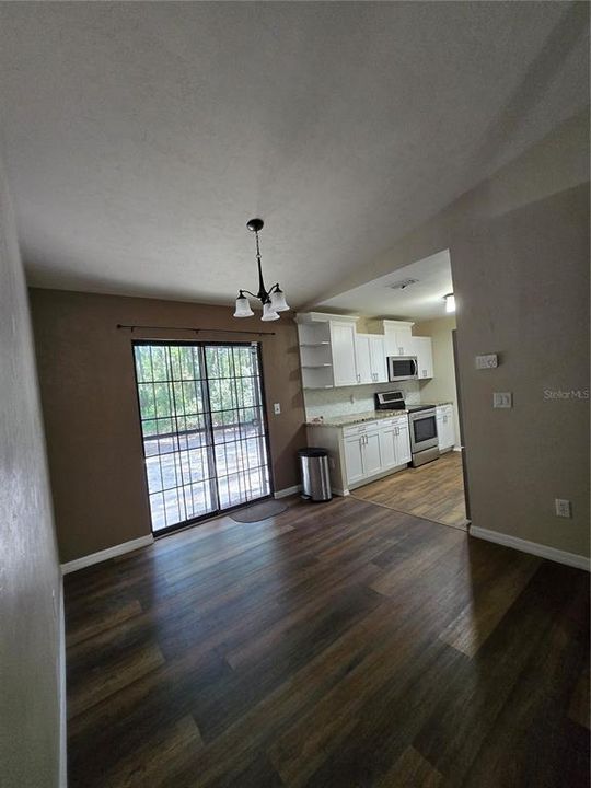 For Rent: $1,900 (3 beds, 2 baths, 1078 Square Feet)