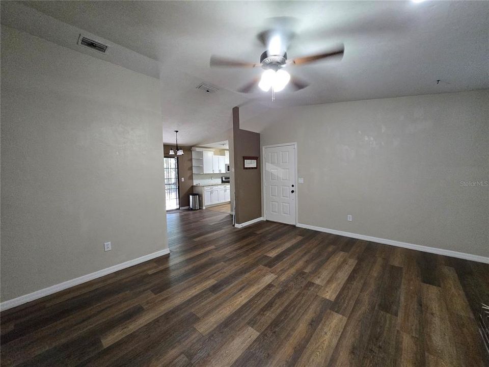 For Rent: $1,900 (3 beds, 2 baths, 1078 Square Feet)