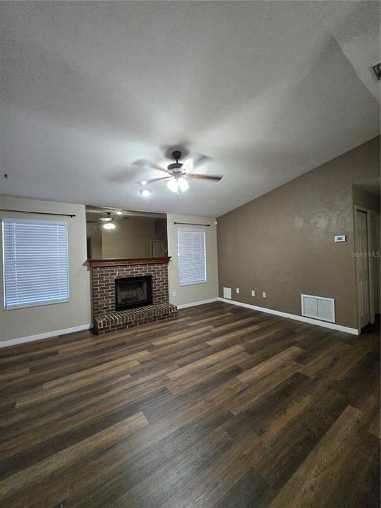 For Rent: $1,900 (3 beds, 2 baths, 1078 Square Feet)