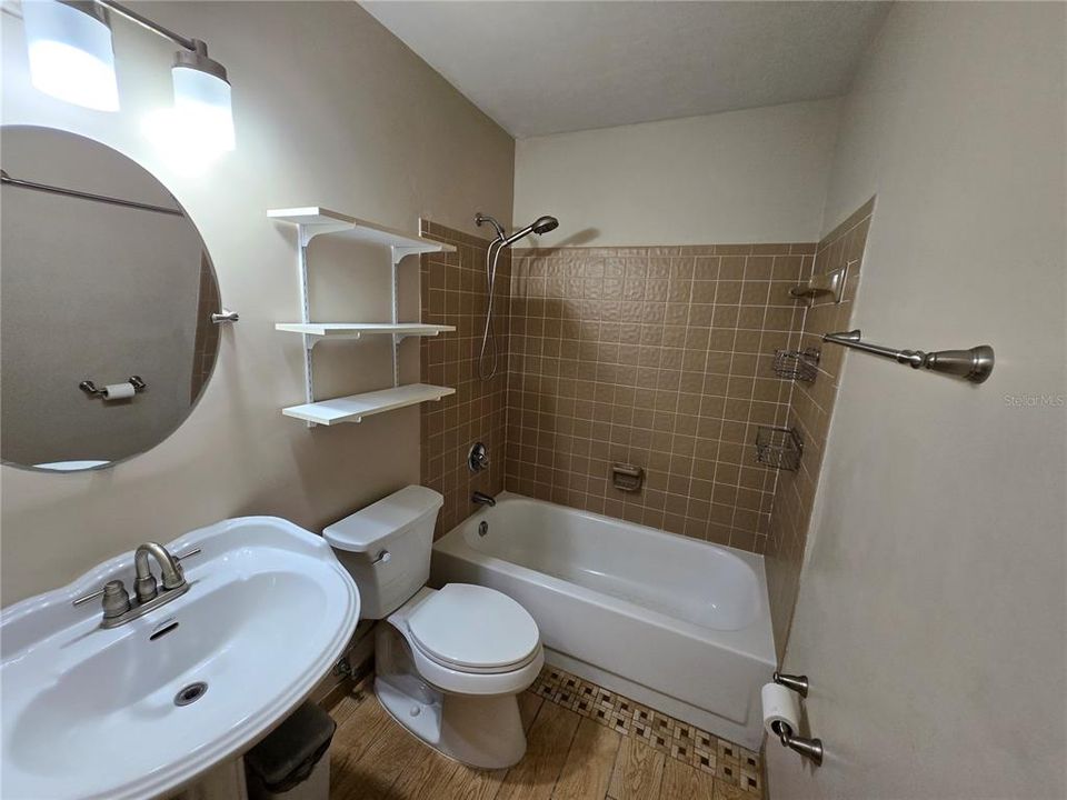 For Rent: $1,900 (3 beds, 2 baths, 1078 Square Feet)