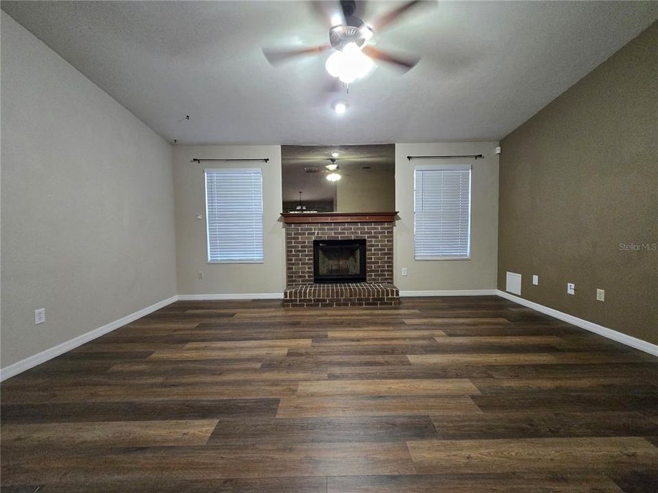 For Rent: $1,900 (3 beds, 2 baths, 1078 Square Feet)