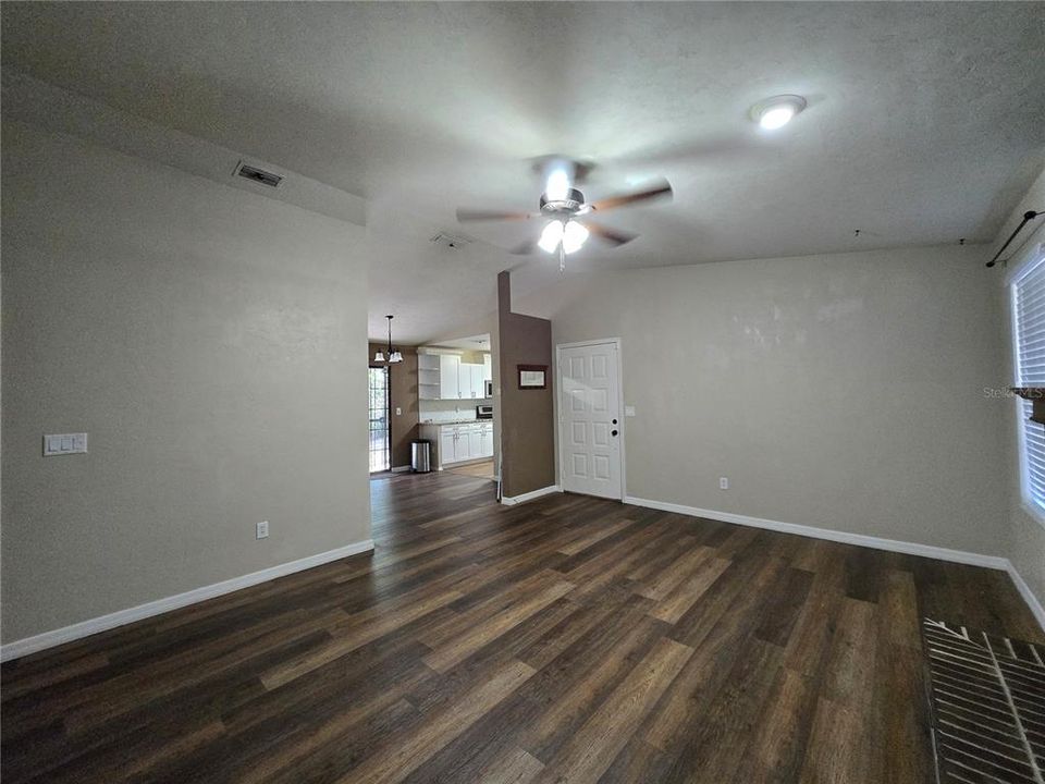 For Rent: $1,900 (3 beds, 2 baths, 1078 Square Feet)