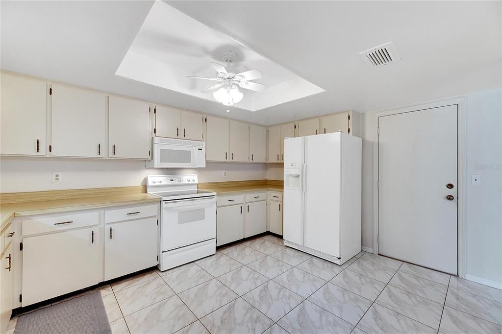 For Sale: $219,900 (2 beds, 2 baths, 1203 Square Feet)