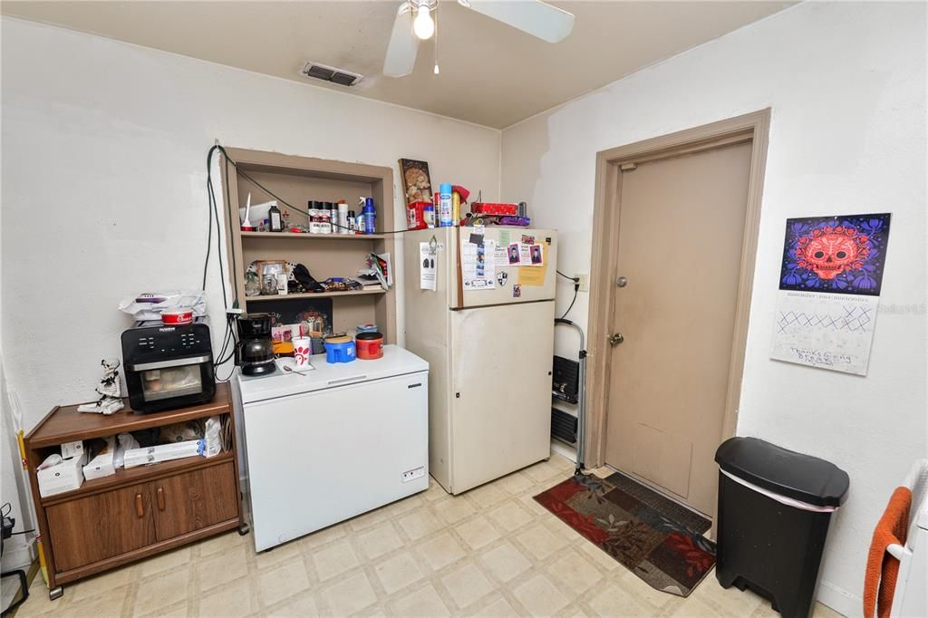 For Sale: $175,000 (3 beds, 1 baths, 836 Square Feet)