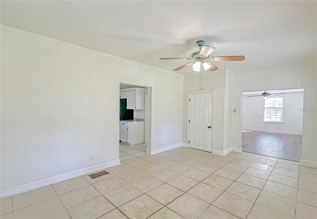 For Sale: $330,000 (3 beds, 2 baths, 1876 Square Feet)