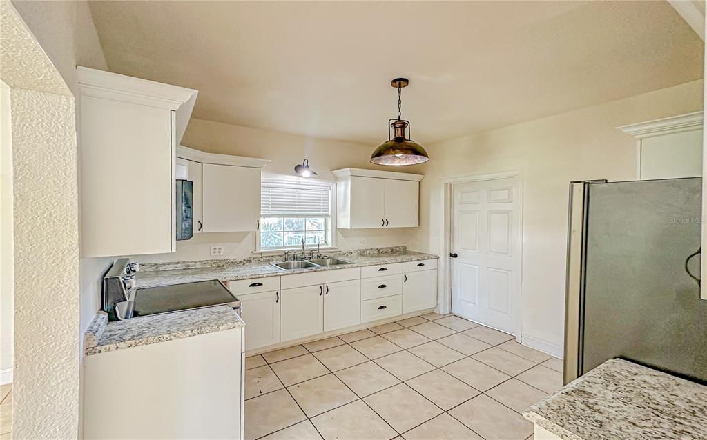 For Sale: $330,000 (3 beds, 2 baths, 1876 Square Feet)