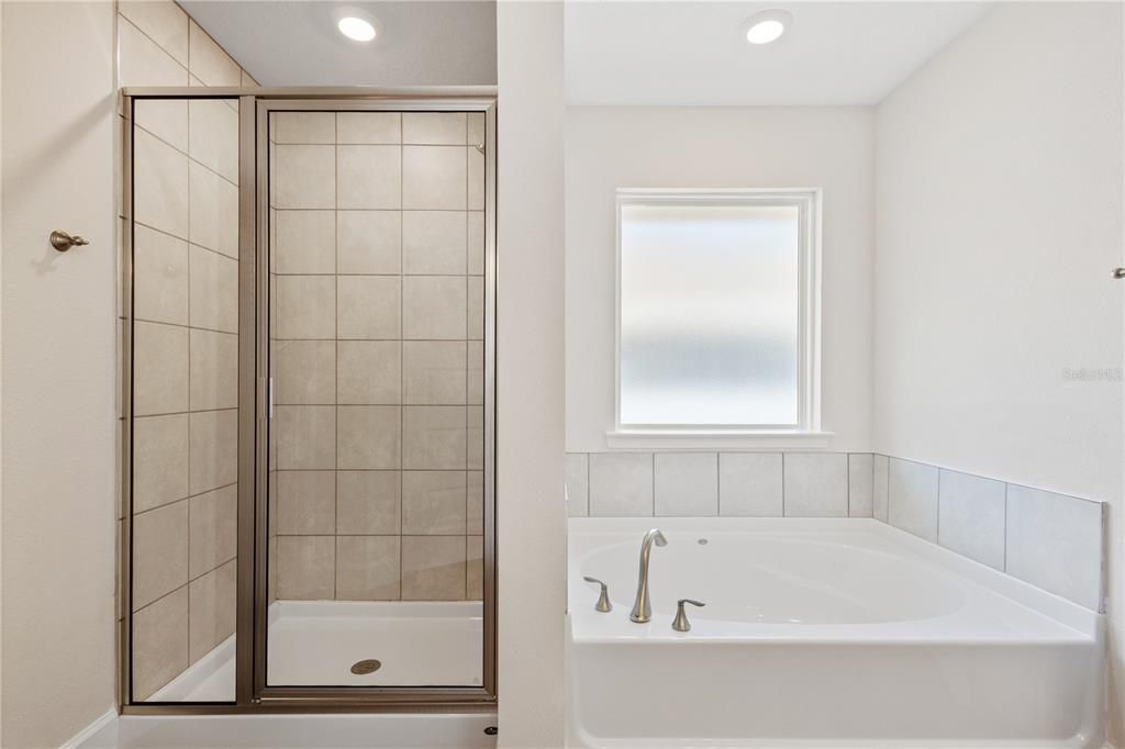 En Venta: $354,150 (4 camas, 2 baños, 1760 Pies cuadrados)