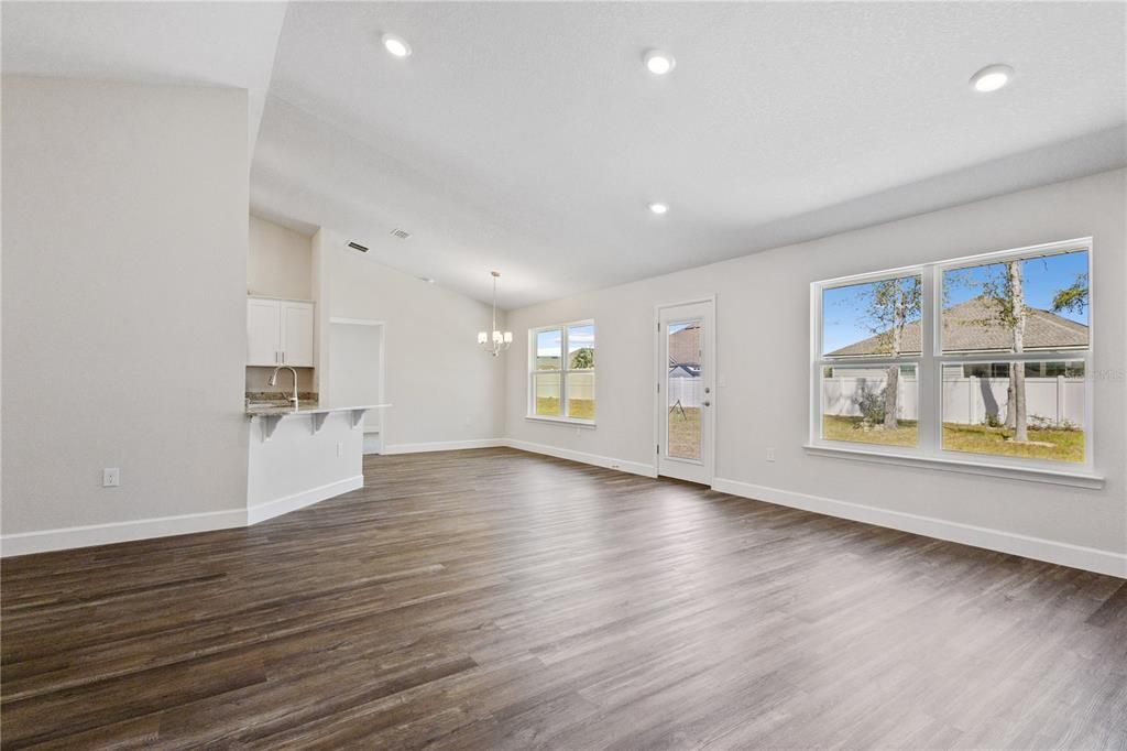 En Venta: $354,150 (4 camas, 2 baños, 1760 Pies cuadrados)