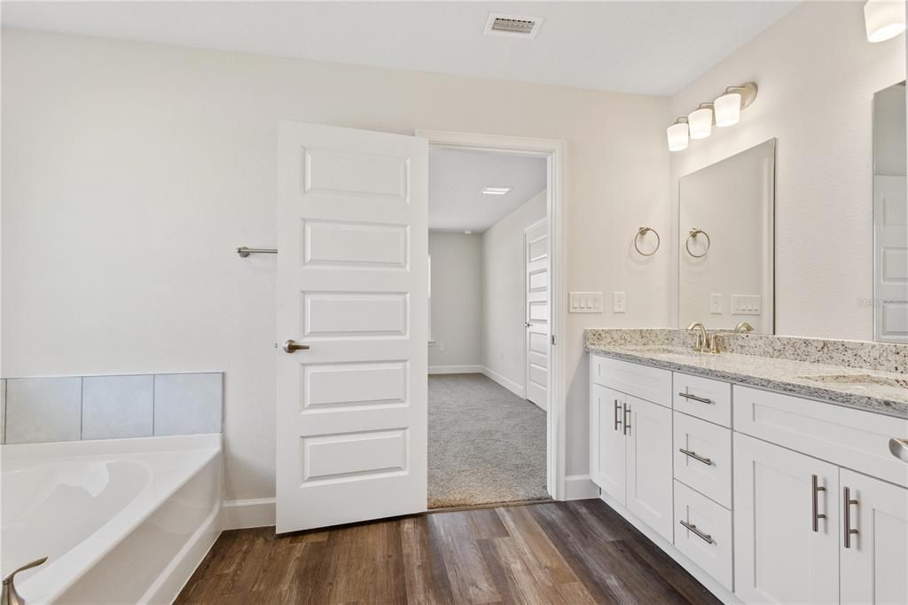 En Venta: $354,150 (4 camas, 2 baños, 1760 Pies cuadrados)