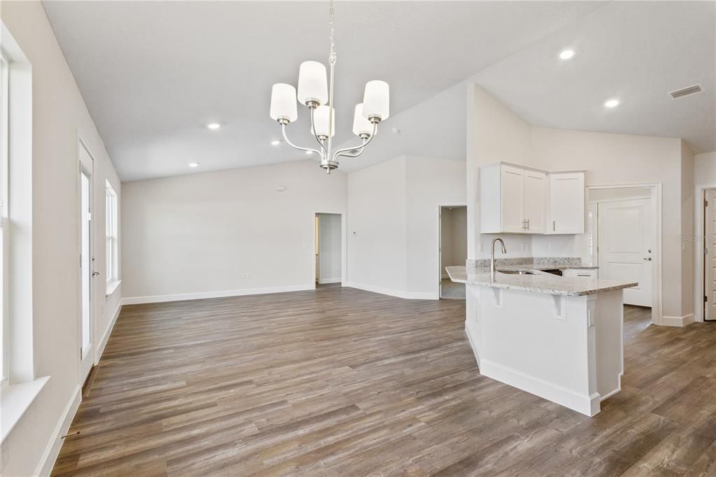 En Venta: $354,150 (4 camas, 2 baños, 1760 Pies cuadrados)