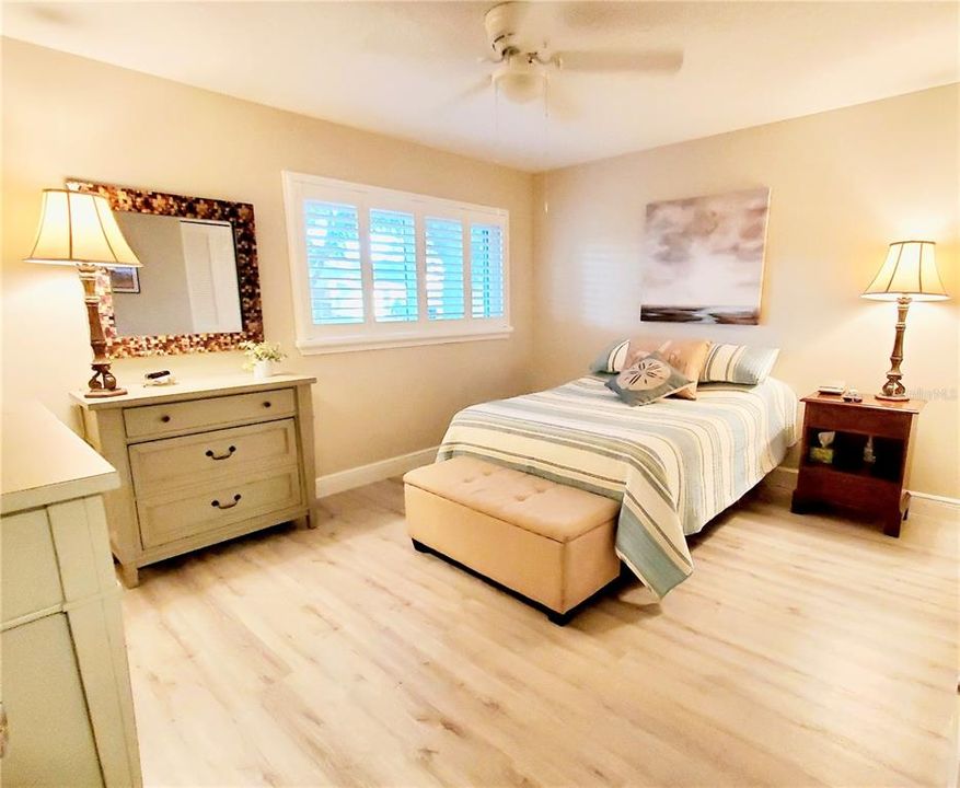 For Sale: $249,000 (2 beds, 2 baths, 1375 Square Feet)