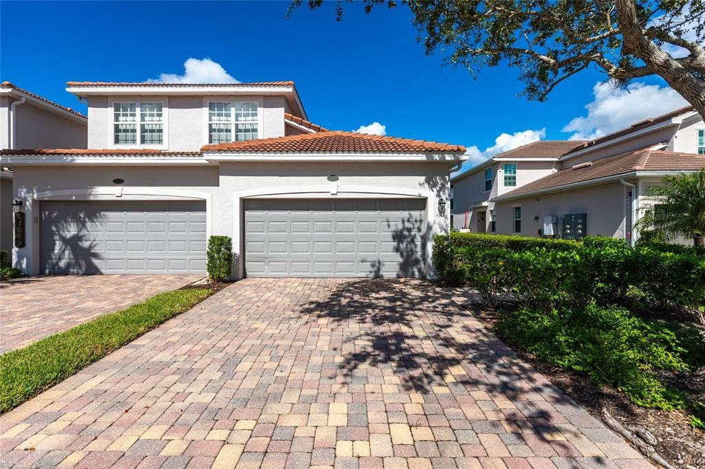 For Sale: $450,000 (3 beds, 2 baths, 1917 Square Feet)