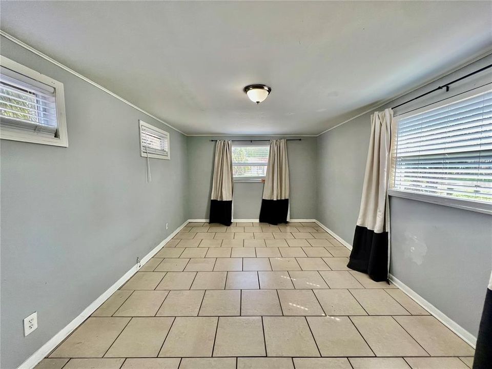 For Rent: $2,500 (3 beds, 2 baths, 1221 Square Feet)