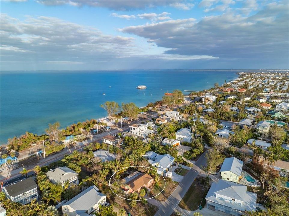 For Sale: $995,000 (3 beds, 2 baths, 1050 Square Feet)