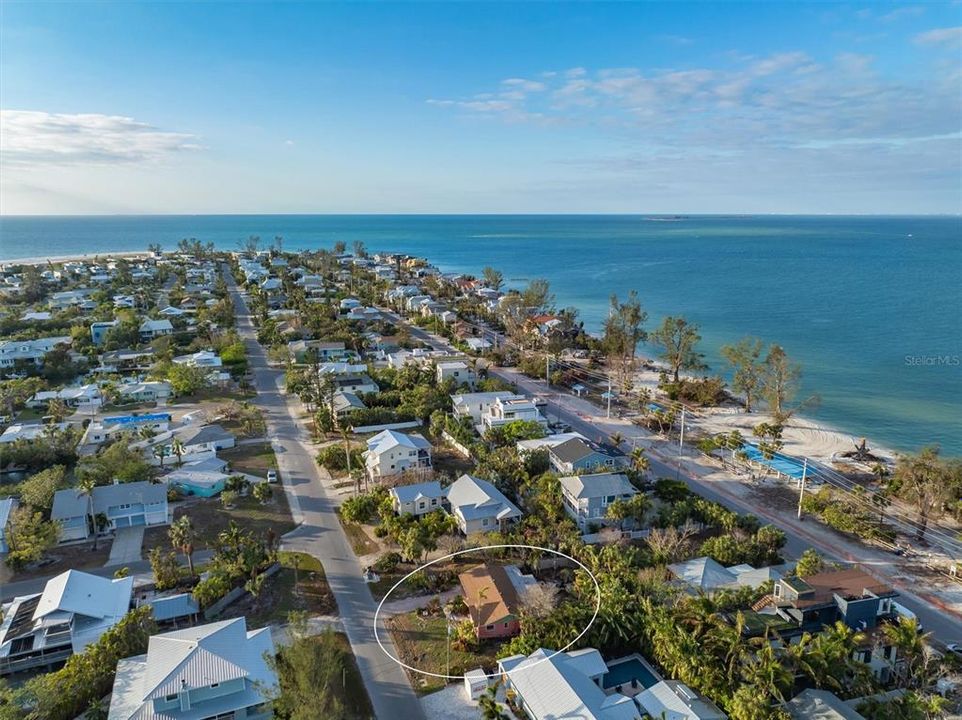 For Sale: $995,000 (3 beds, 2 baths, 1050 Square Feet)